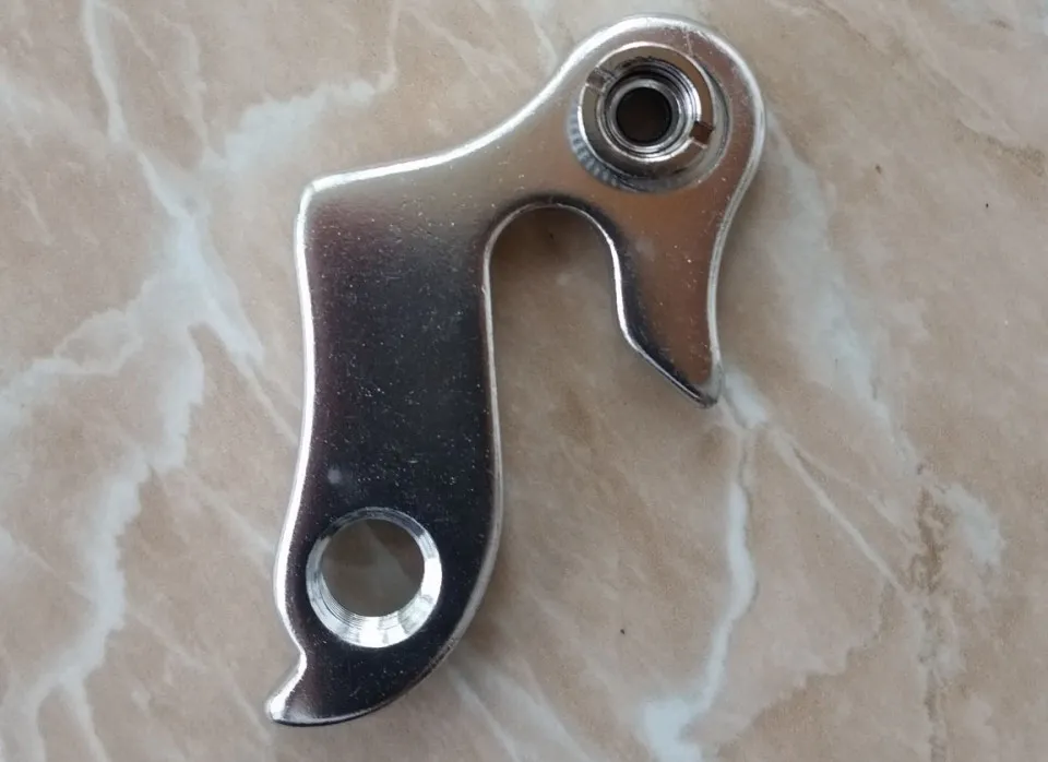 Ureche Q-02 cu surub Disponibil imediat