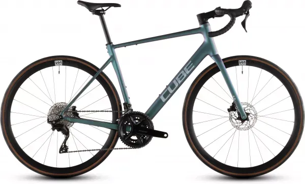 BICICLETA CUBE ATTAIN SLX SMARAGDGREY PRISM 2026 62 cm Cel mai vândut
