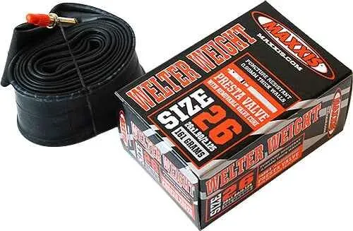 Camera 700X25/32 FV60 Maxxis WelterWeight 0.9mm Presta Ofertă