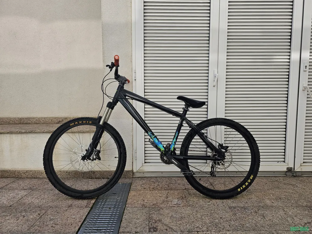 Kona Shred (dirt jump/pump track) Mai ieftin
