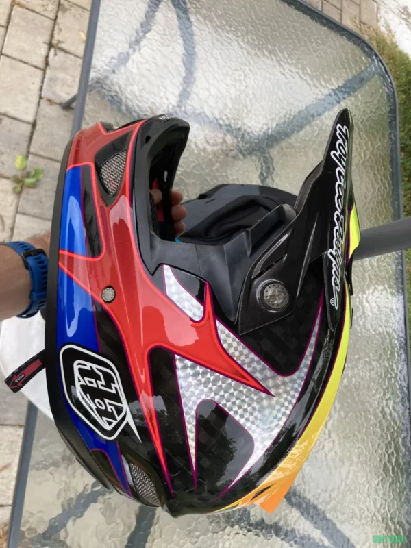 Vezi acum Casca DH Troy Lee Designs TLD D3 carbon